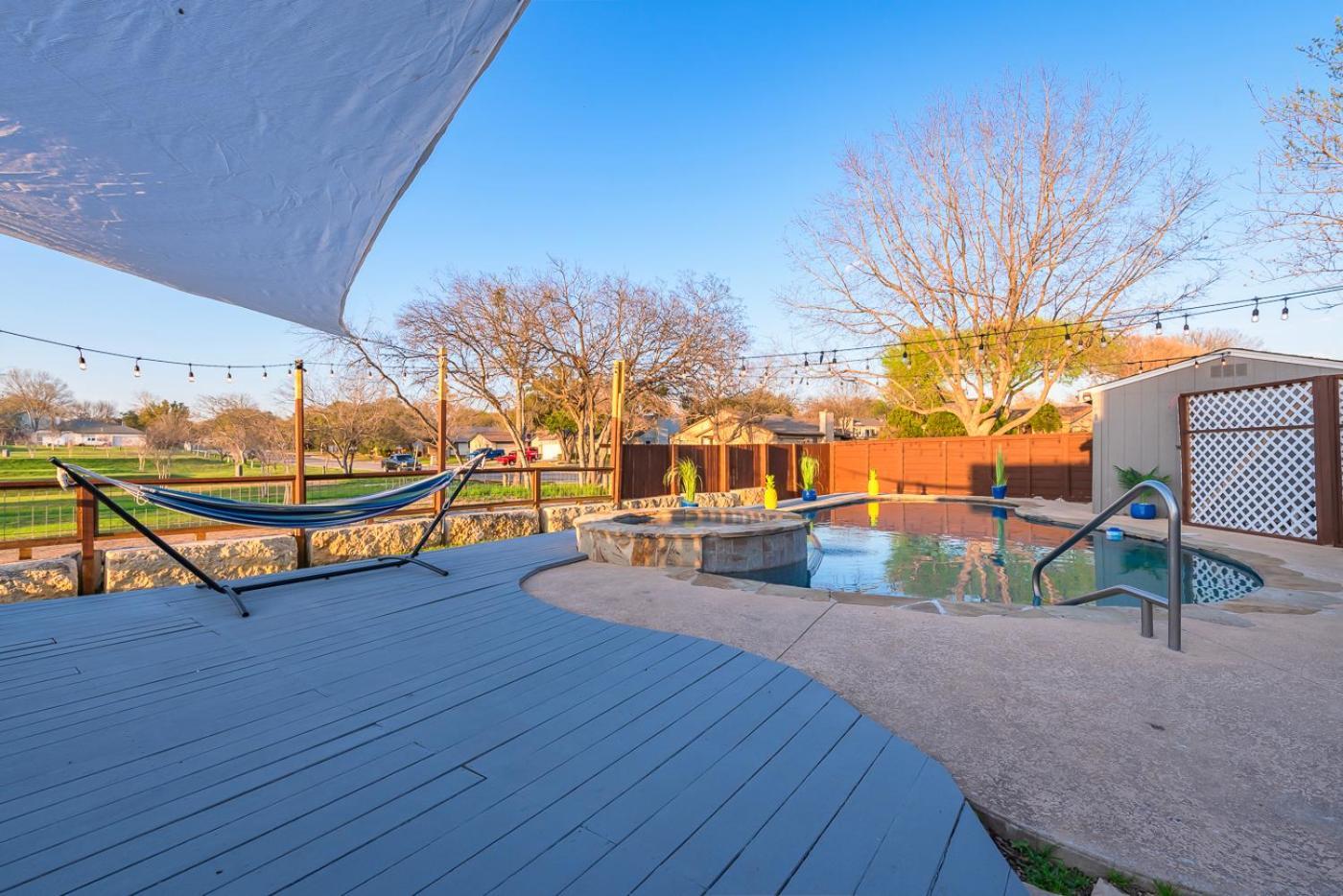 Stunning Pool Overlooking Golf Course & Game Room サンアントニオ エクステリア 写真